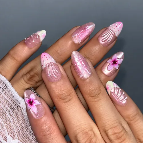 Embossed Seashell Cat Eye Short Almond Press-On Nails photo 4