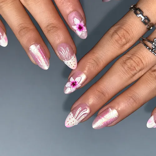 Embossed Seashell Cat Eye Short Almond Press-On Nails photo 6