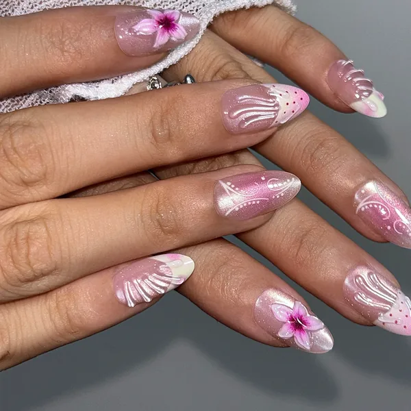 Embossed Seashell Cat Eye Short Almond Press-On Nails photo 2