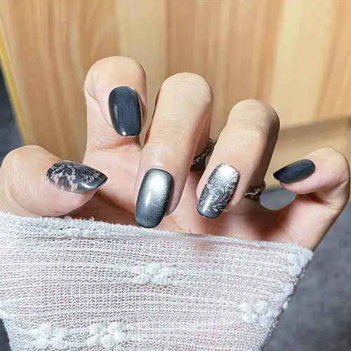 Silver-Gray Lace Cat Eye Short Oval Press-On Nails photo 2