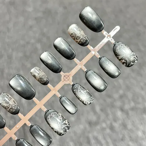 Silver-Gray Lace Cat Eye Short Oval Press-On Nails photo 5
