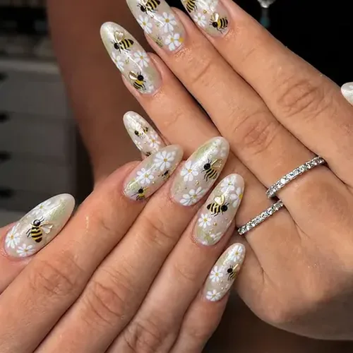 White Daisy and Bee Cat Eye Almond Press-On Nails photo 2