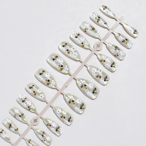 White Daisy and Bee Cat Eye Almond Press-On Nails photo 4