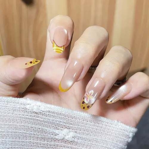 Yellow Leopard and Tiny Flower Sheer Medium Oval Press-On Nails photo 3
